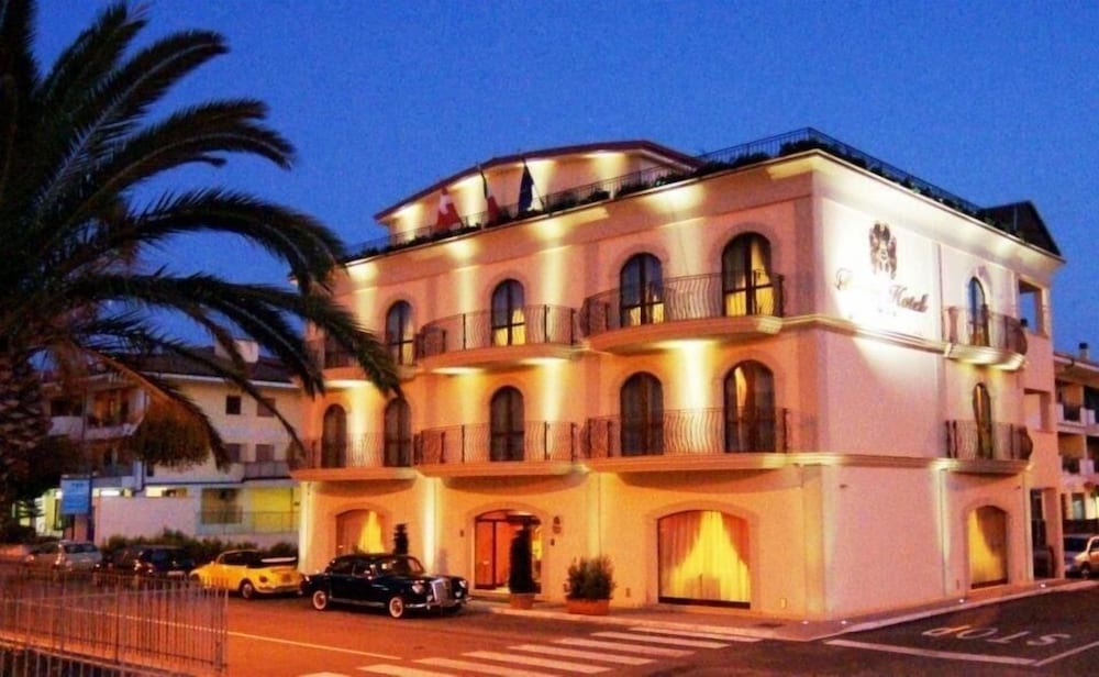Bräm Hotel