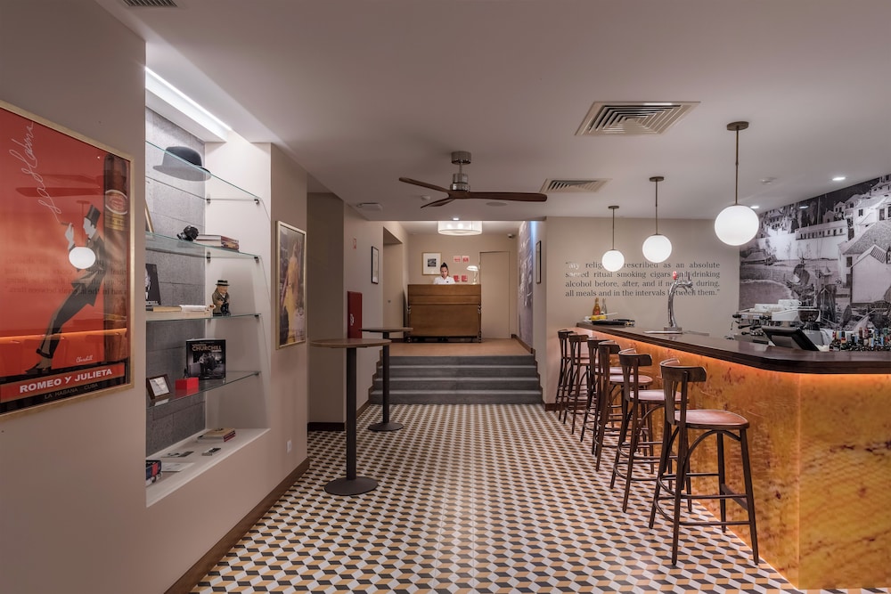 Pestana Churchill Bay — Restaurant & bars in Funchal, Madeira