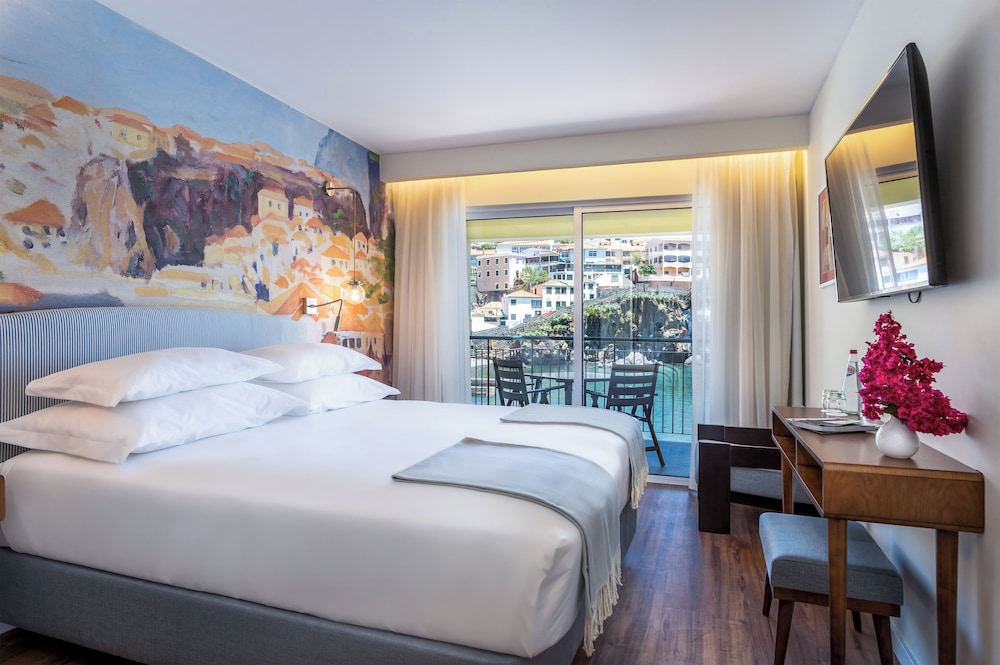 Pestana Churchill Bay — Hotel rooms in Funchal, Madeira