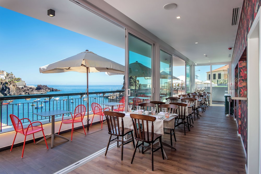 Pestana Churchill Bay — Restaurant & bars in Funchal, Madeira