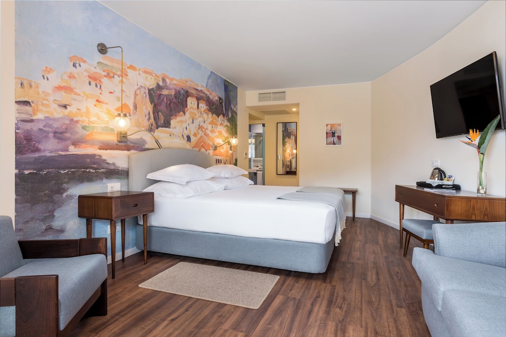Pestana Churchill Bay — Hotel rooms in Funchal, Madeira