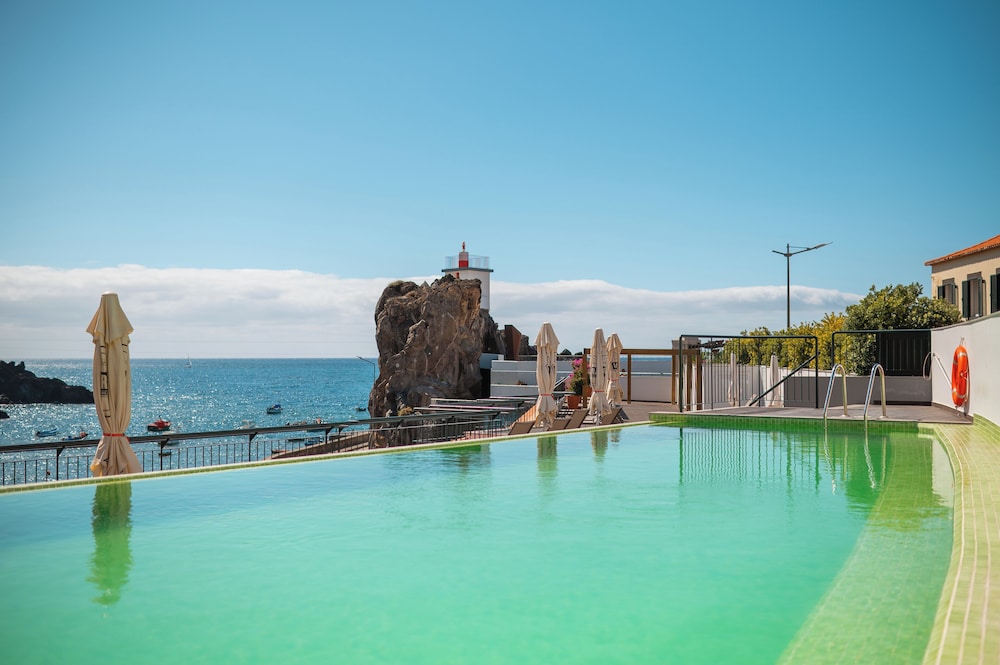 Pestana Churchill Bay — Swimming pool in Funchal, Madeira
