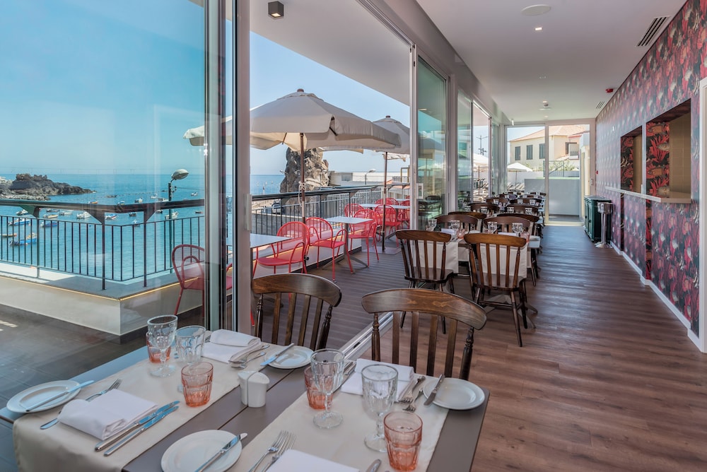 Pestana Churchill Bay — Restaurant & bars in Funchal, Madeira