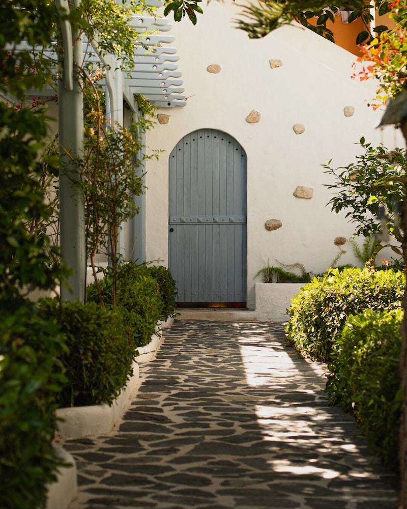 Kassandra Ölüdeniz — Hotel building in Fethiye, Mugla