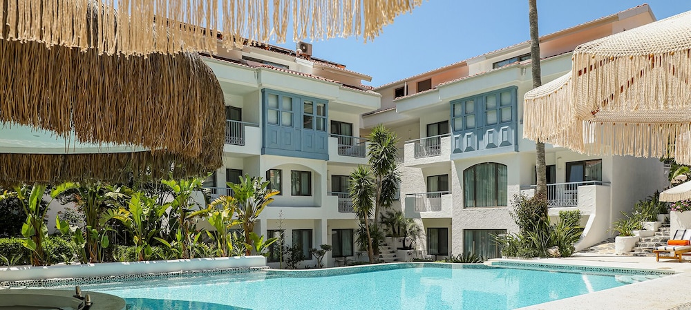 Kassandra Ölüdeniz — Hotel building in Fethiye, Mugla