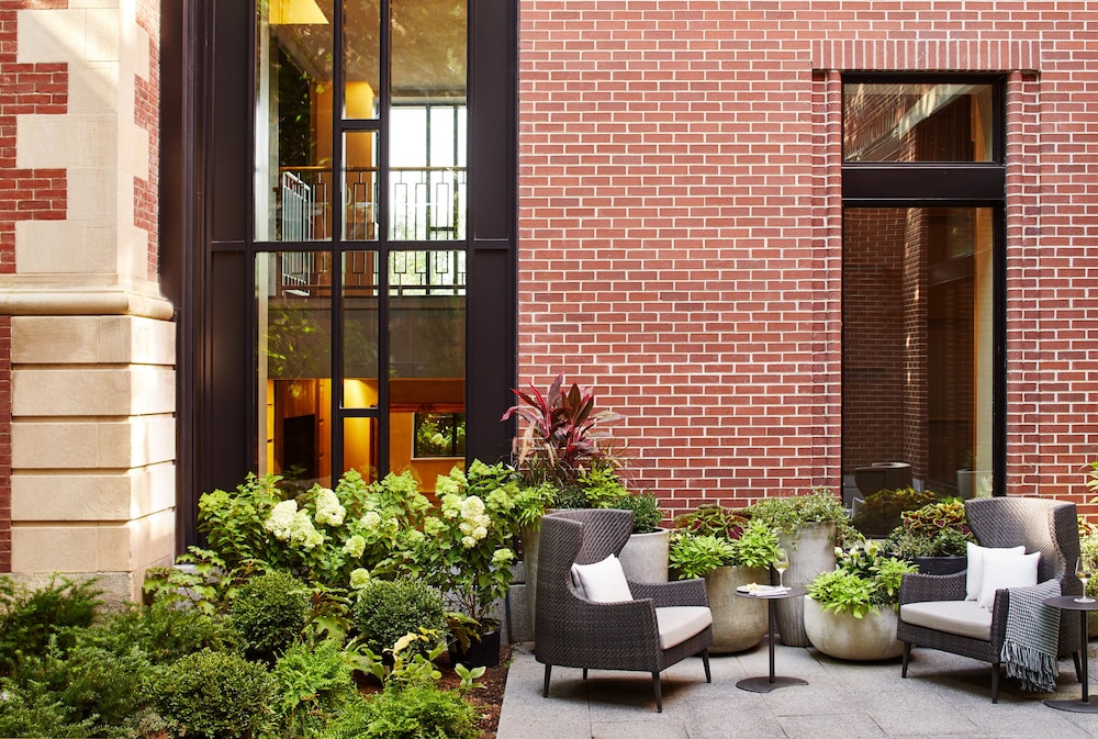 The Whitney Hotel — Hotel building in Boston, Massachusetts