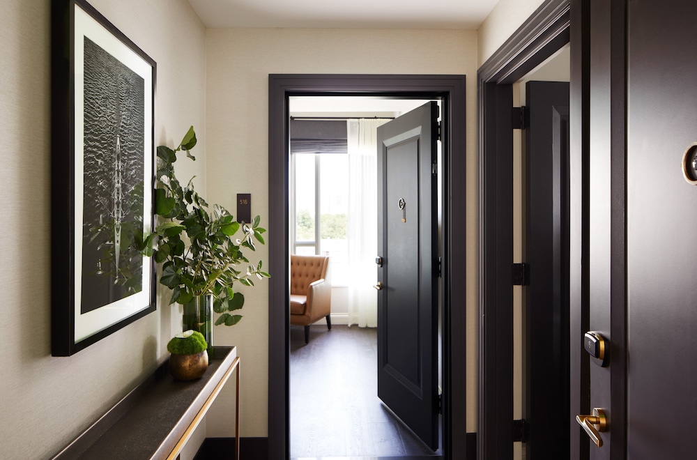 The Whitney Hotel — Hotel rooms in Boston, Massachusetts