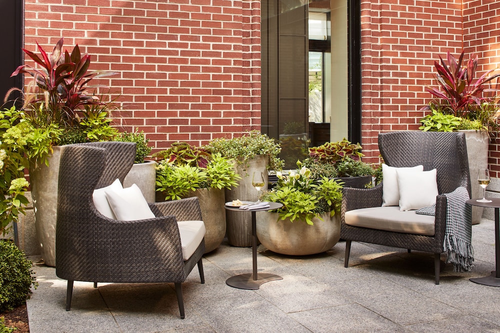 The Whitney Hotel — Hotel building in Boston, Massachusetts