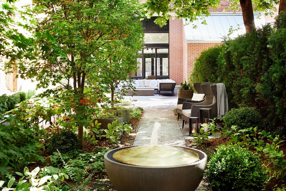 The Whitney Hotel — Hotel building in Boston, Massachusetts