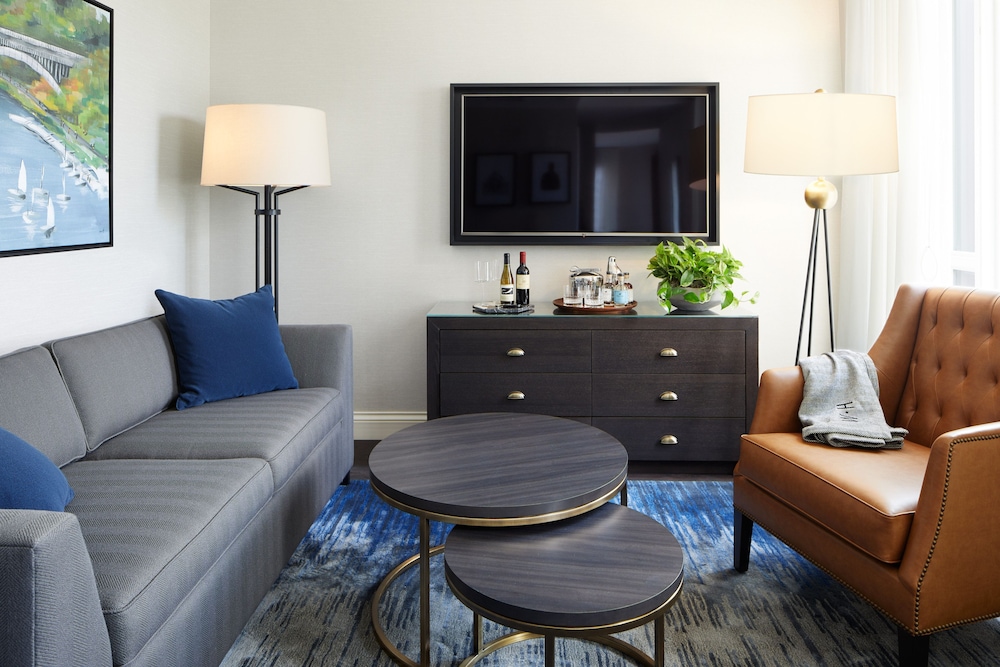 The Whitney Hotel — Hotel rooms in Boston, Massachusetts