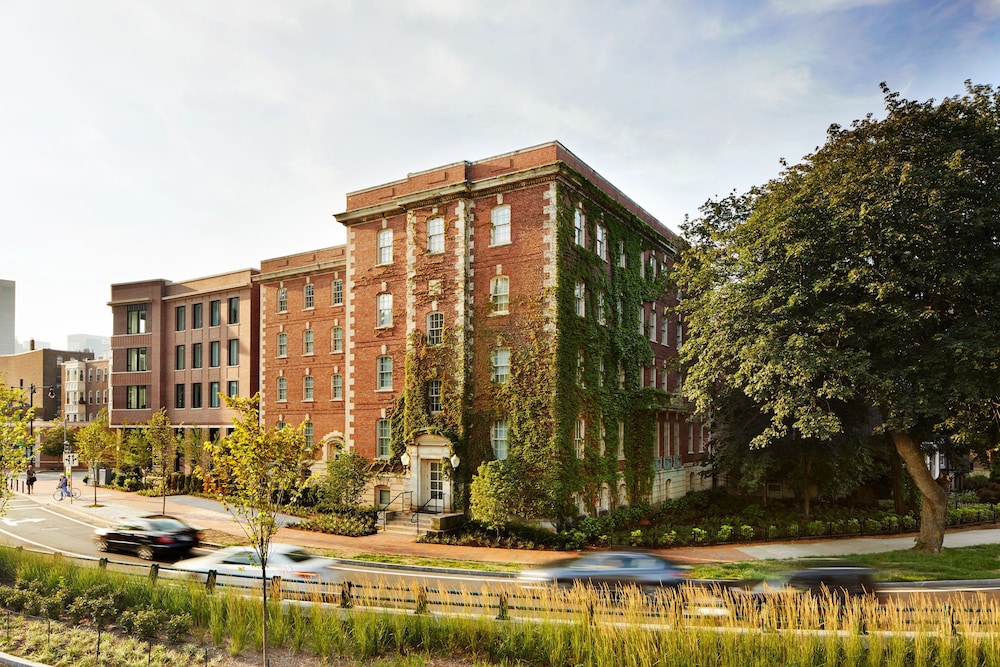 The Whitney Hotel — Hotel building in Boston, Massachusetts