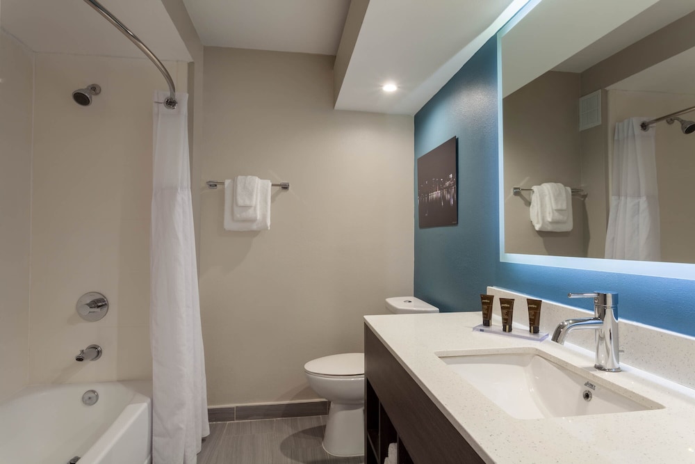 Nobile Hotel Parkway at Celebration Orlando — Hotel rooms in Kissimmee, Florida