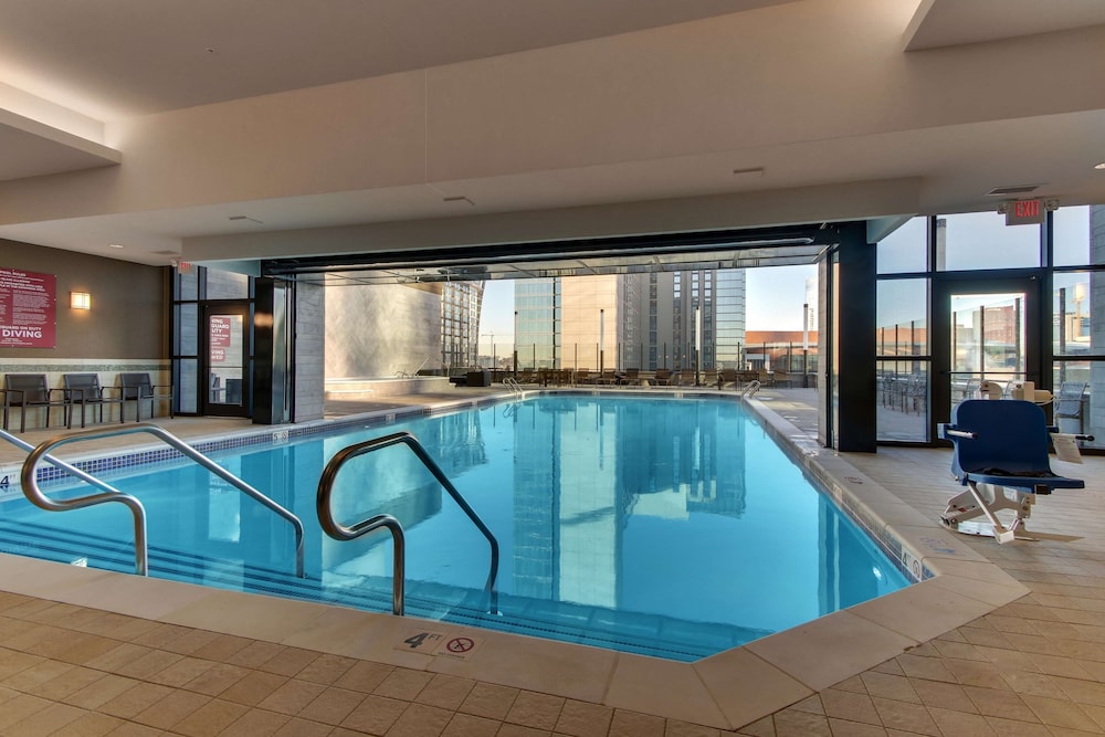 Drury Plaza Hotel Nashville Downtown — Swimming pool in Nashville, Tennessee