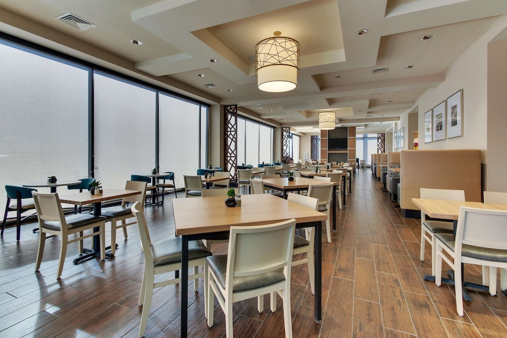 Drury Plaza Hotel Nashville Downtown — Restaurant & bars in Nashville, Tennessee