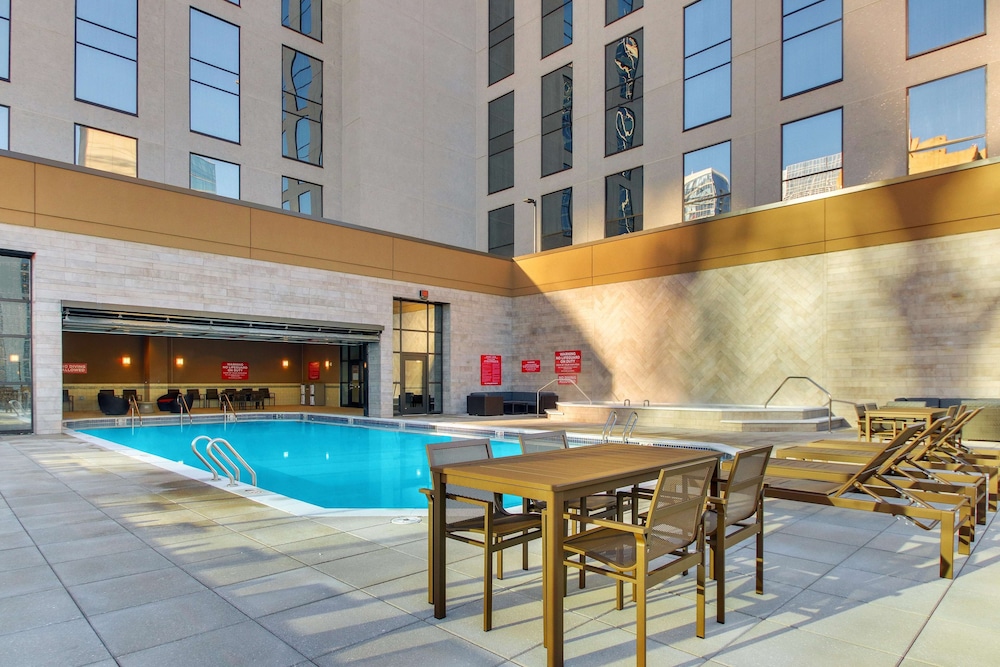 Drury Plaza Hotel Nashville Downtown — Swimming pool in Nashville, Tennessee