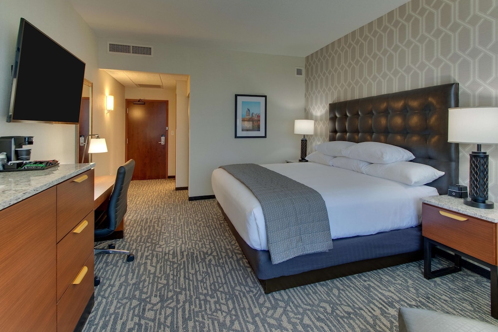 Drury Plaza Hotel Nashville Downtown — Hotel rooms in Nashville, Tennessee