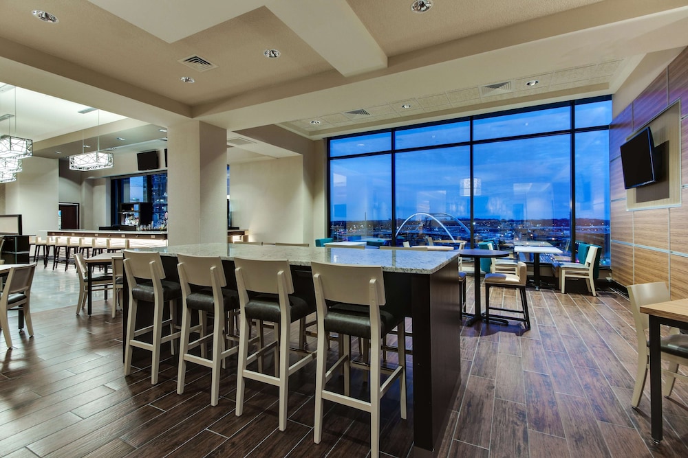 Drury Plaza Hotel Nashville Downtown — Hotel rooms in Nashville, Tennessee