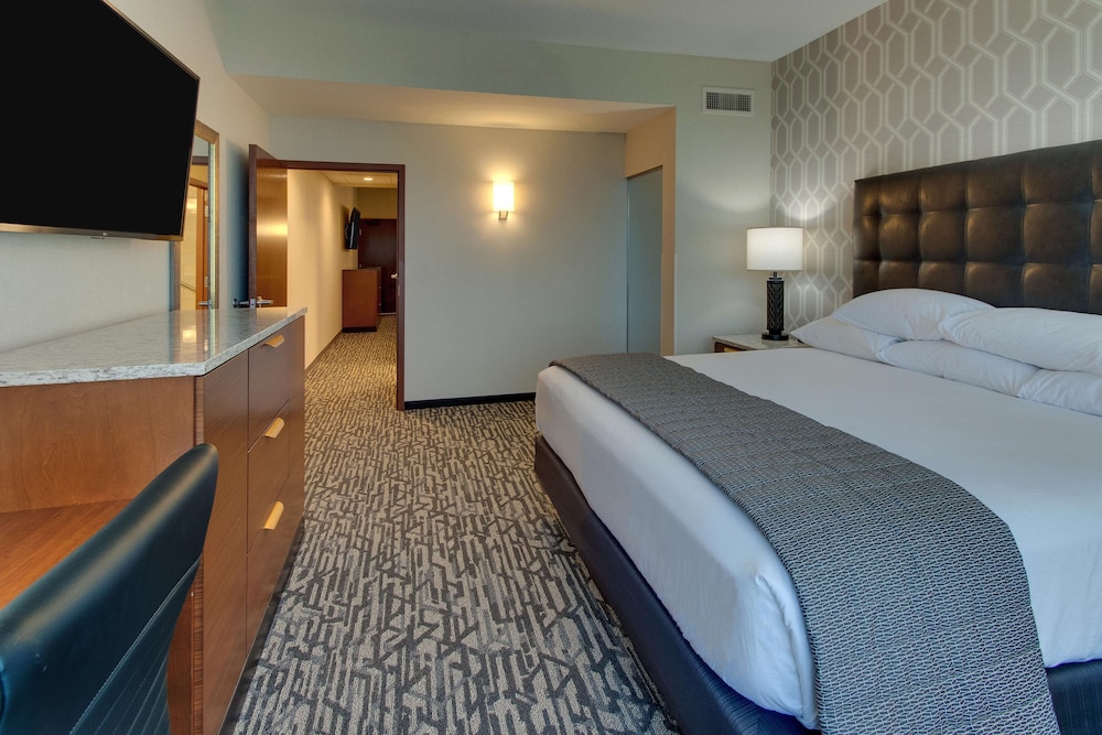 Drury Plaza Hotel Nashville Downtown — Hotel rooms in Nashville, Tennessee