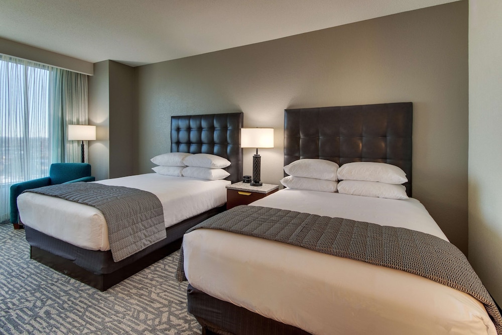 Drury Plaza Hotel Nashville Downtown — Hotel rooms in Nashville, Tennessee
