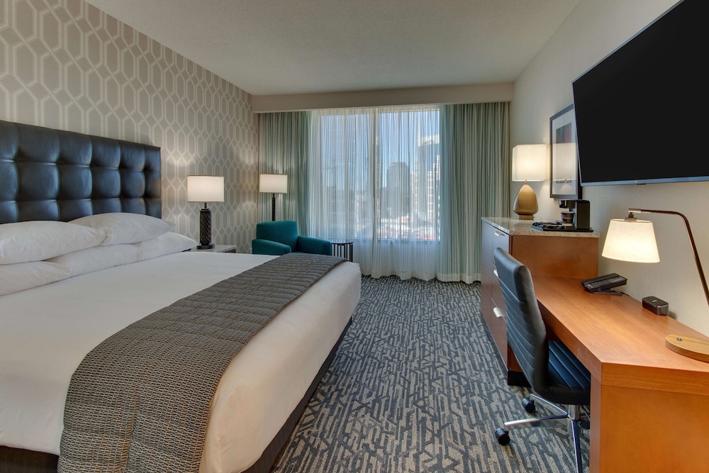 Drury Plaza Hotel Nashville Downtown — Hotel rooms in Nashville, Tennessee