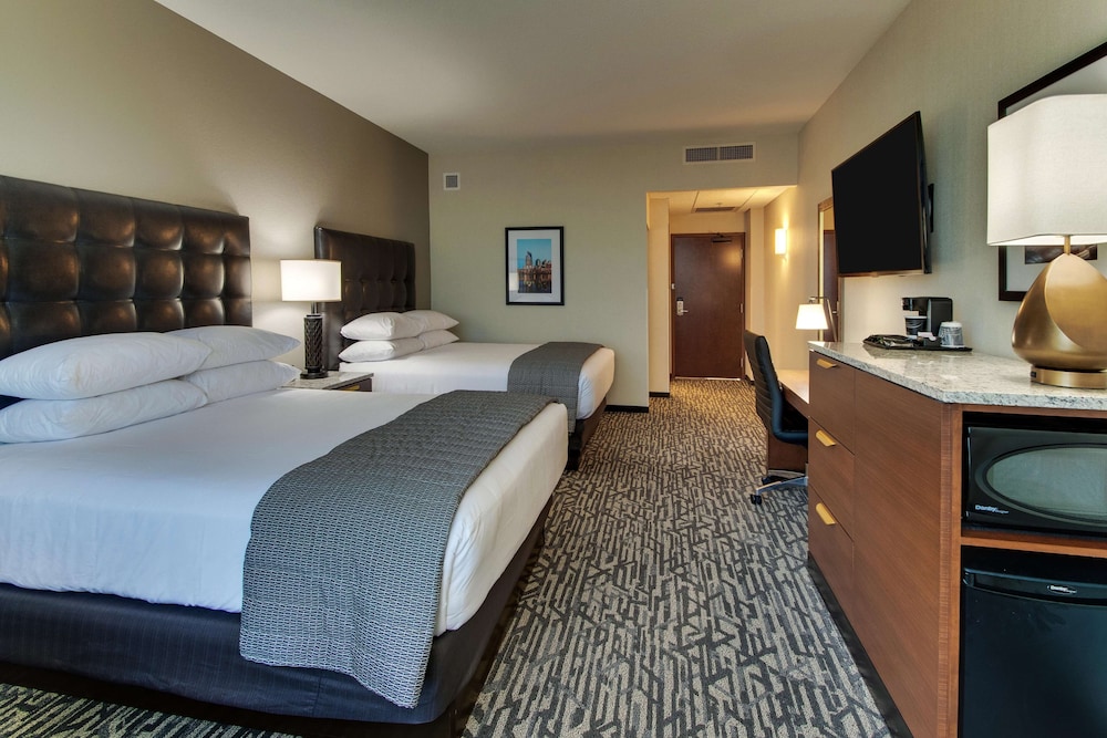 Drury Plaza Hotel Nashville Downtown — Hotel rooms in Nashville, Tennessee
