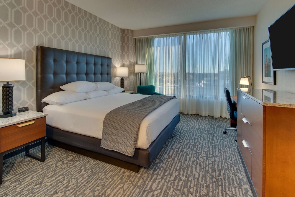 Drury Plaza Hotel Nashville Downtown — Hotel rooms in Nashville, Tennessee