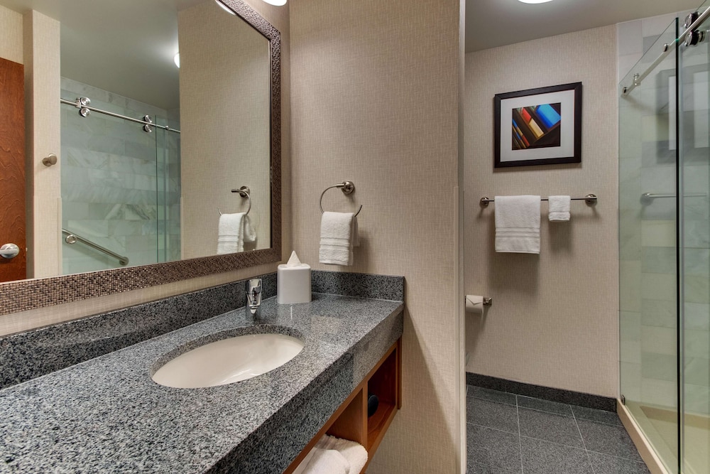 Drury Plaza Hotel Nashville Downtown — Hotel rooms in Nashville, Tennessee