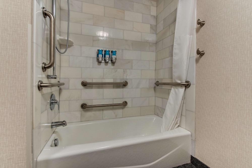 Drury Plaza Hotel Nashville Downtown — Hotel rooms in Nashville, Tennessee