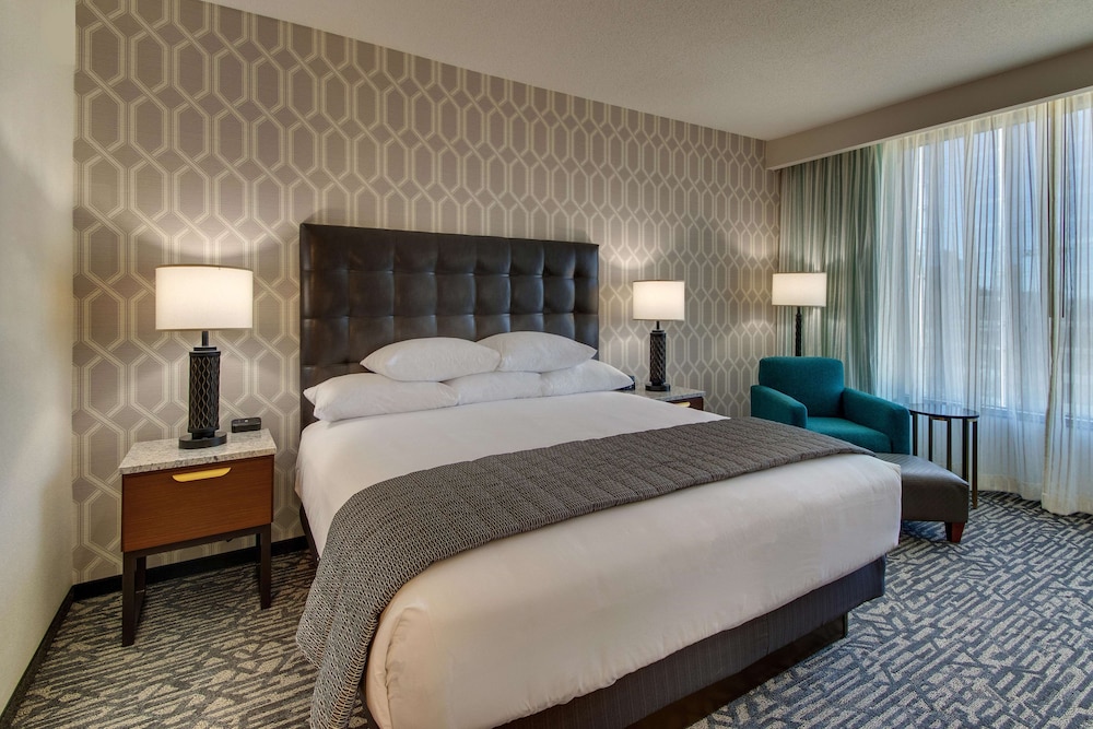 Drury Plaza Hotel Nashville Downtown — Hotel rooms in Nashville, Tennessee