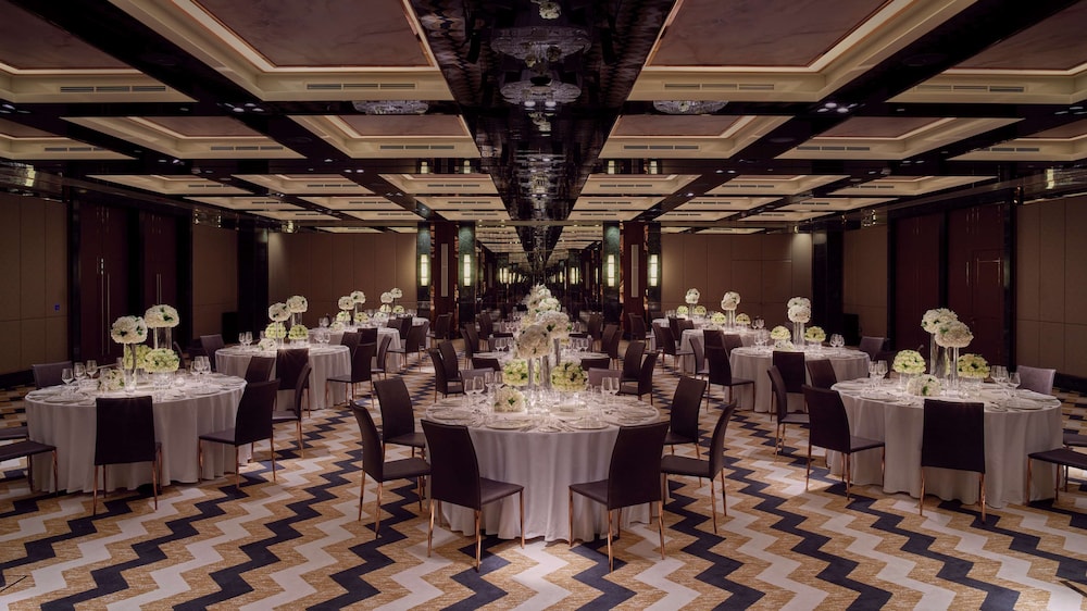Waldorf Astoria Dubai International Financial Centre — Restaurant & bars in Dubai