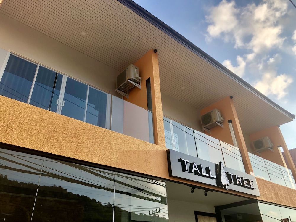 Tall Tree Kata Phuket - Hostel — Hotel building in Karon, Phuket Province