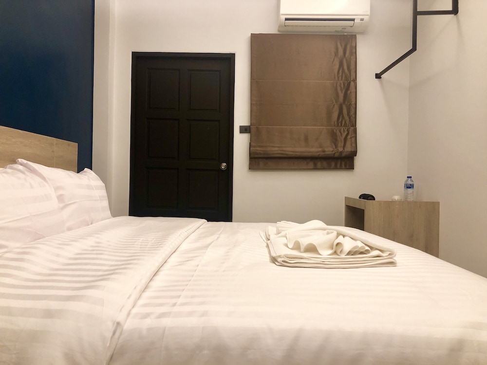 Tall Tree Kata Phuket - Hostel — Hotel rooms in Karon, Phuket Province