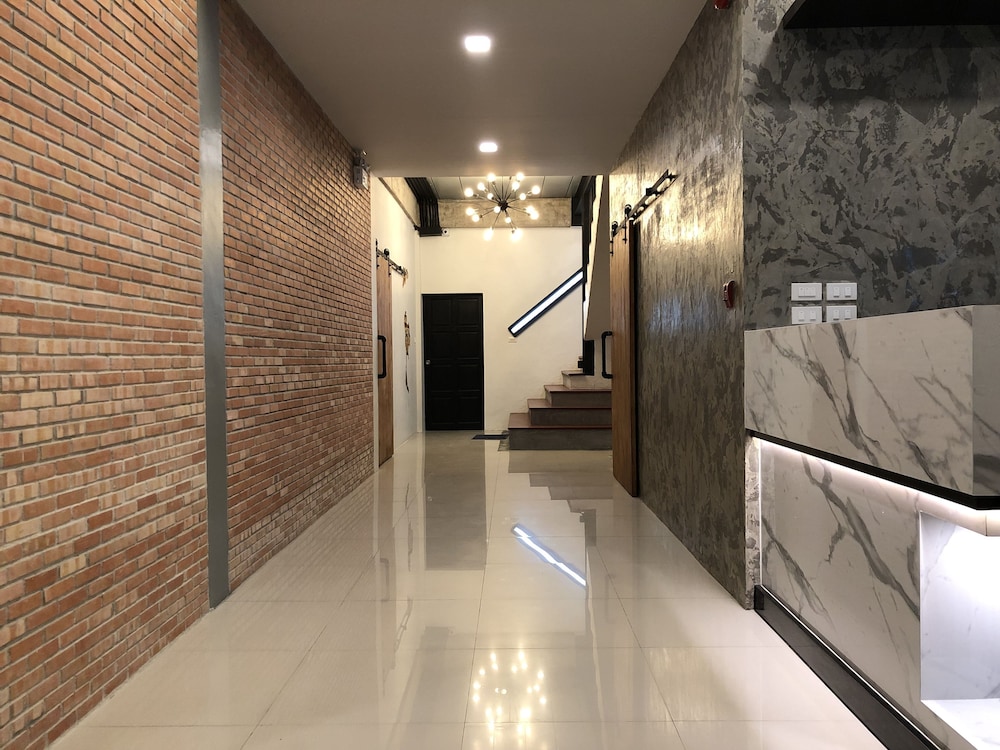 Tall Tree Kata Phuket - Hostel — Hotel building in Karon, Phuket Province
