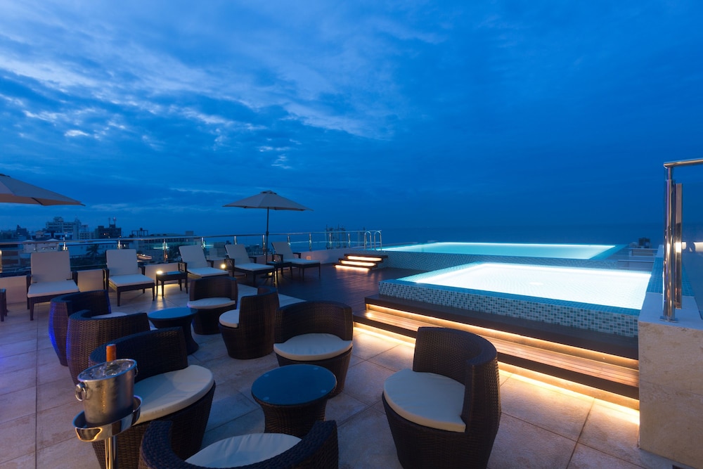 Renuka City Hotel — Swimming pool in Colombo, Western Province