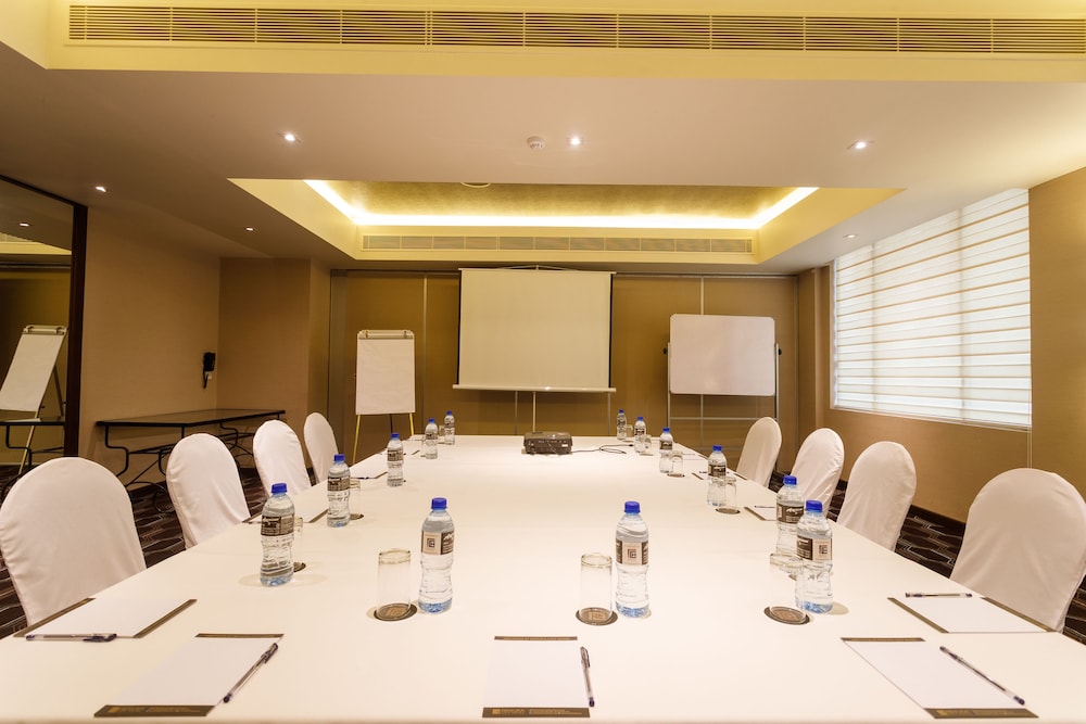 Renuka City Hotel — Hotel building in Colombo, Western Province