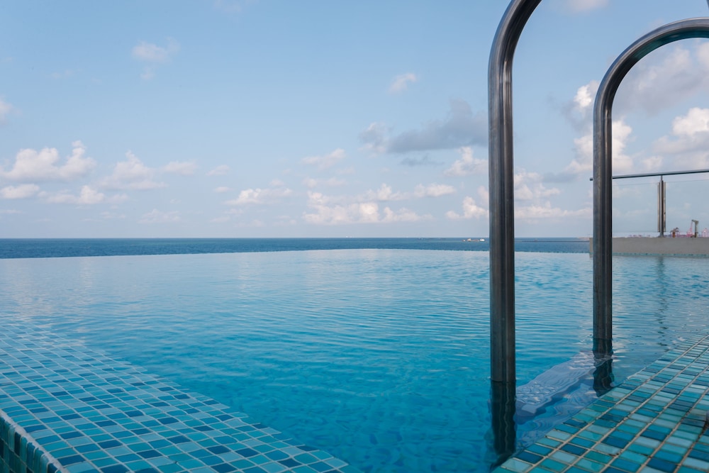 Renuka City Hotel — Swimming pool in Colombo, Western Province