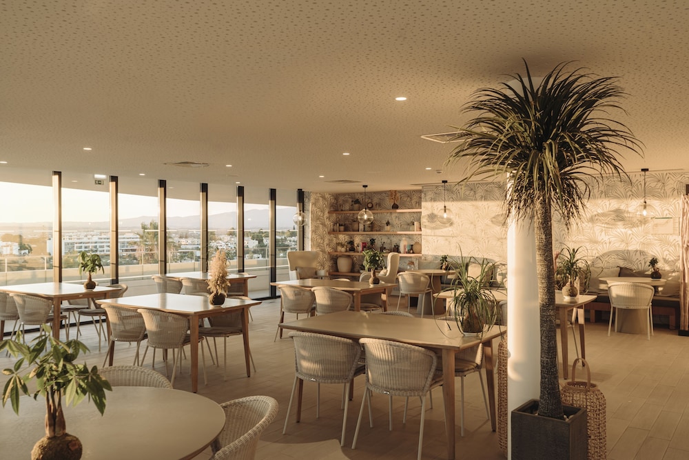 Longevity Health and Wellness Hotel - Adults Only — Restaurant in Alvor, Faro