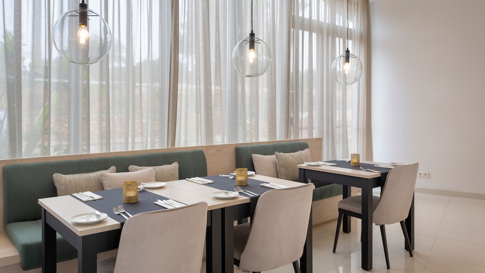 Longevity Health and Wellness Hotel - Adults Only — Restaurant in Alvor, Faro