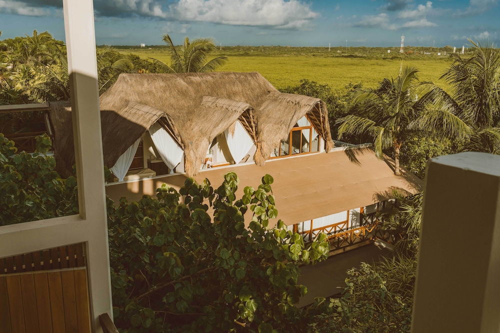 Jashita Hotel — Hotel building in Tulum, Quintana Roo