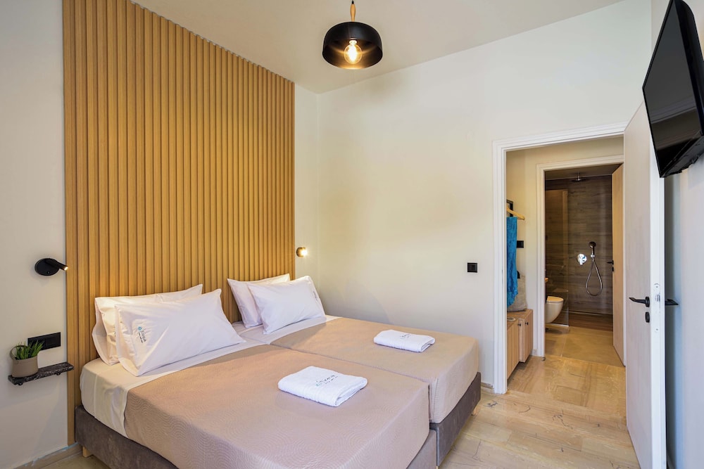 Eloque Simple living space — Hotel rooms in Chania