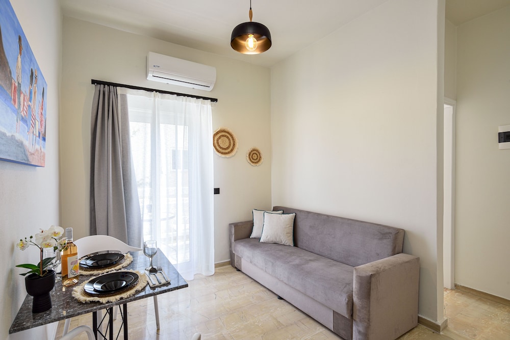 Eloque Simple living space — Hotel rooms in Chania