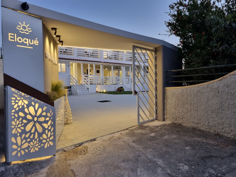 Eloque Simple living space — Hotel building in Chania