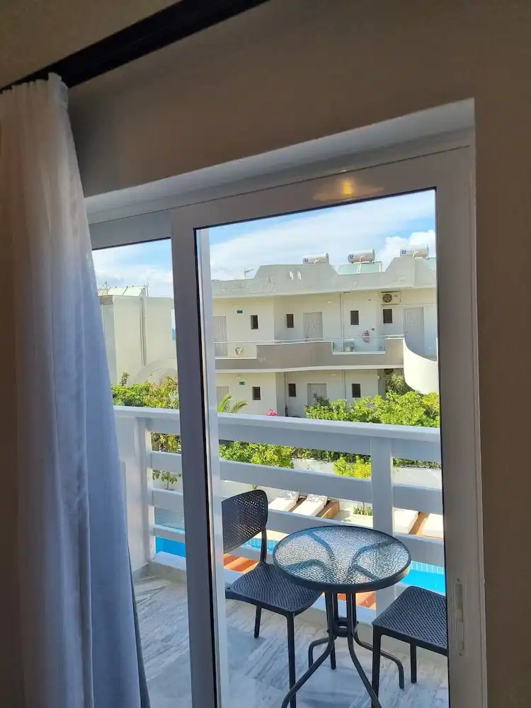 Eloque Simple living space — Hotel rooms in Chania