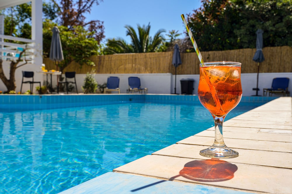 Eloque Simple living space — Swimming pool in Chania