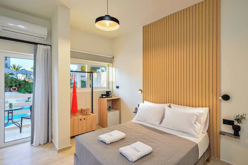 Eloque Simple living space — Hotel rooms in Chania