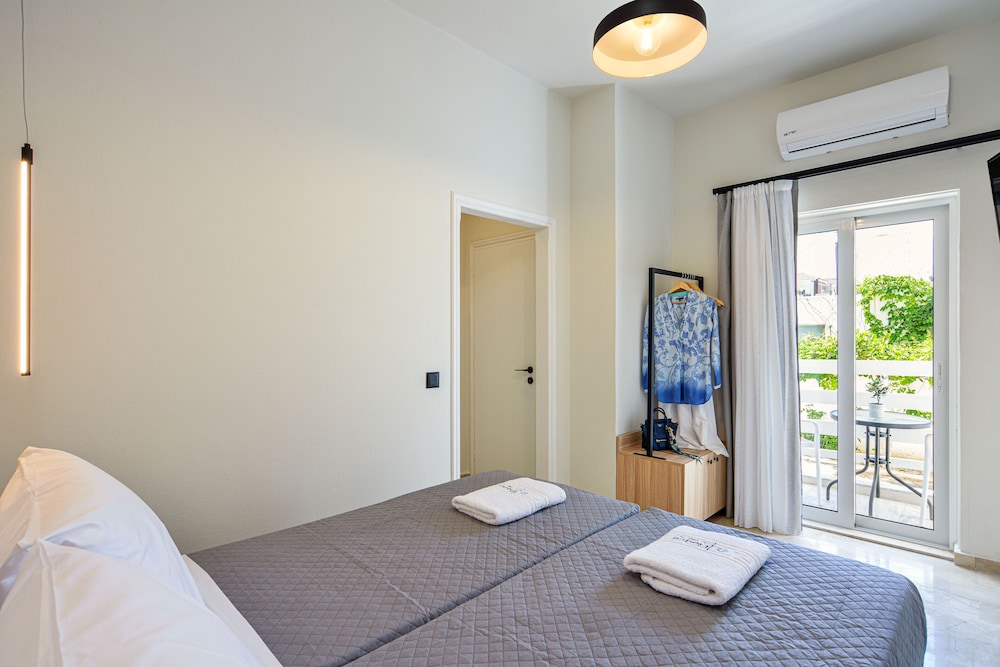 Eloque Simple living space — Hotel rooms in Chania