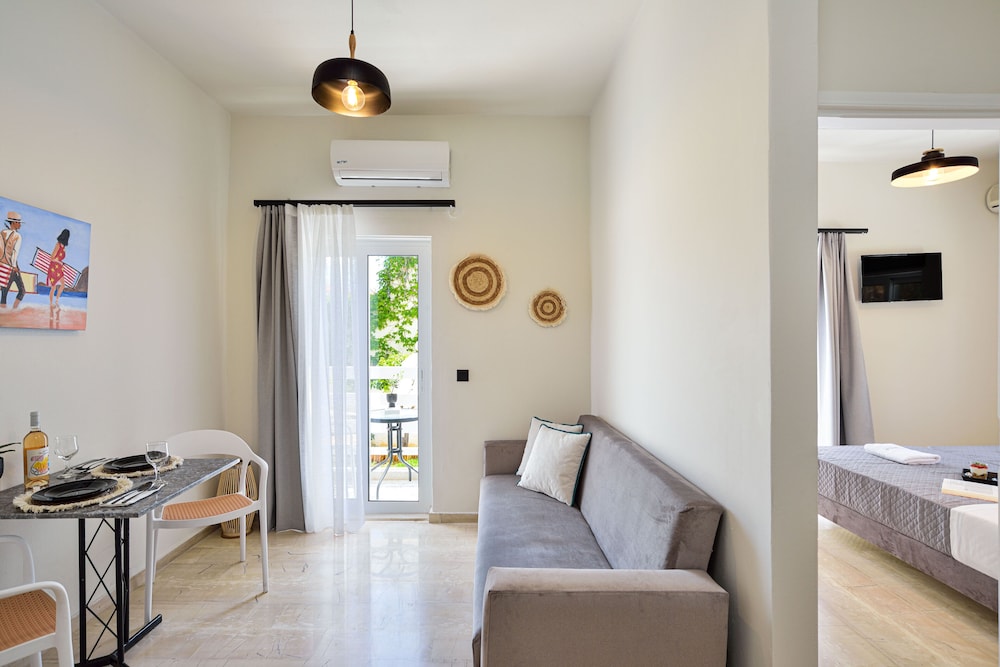 Eloque Simple living space — Hotel rooms in Chania