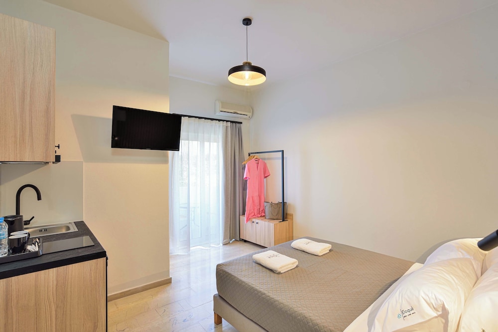 Eloque Simple living space — Hotel rooms in Chania