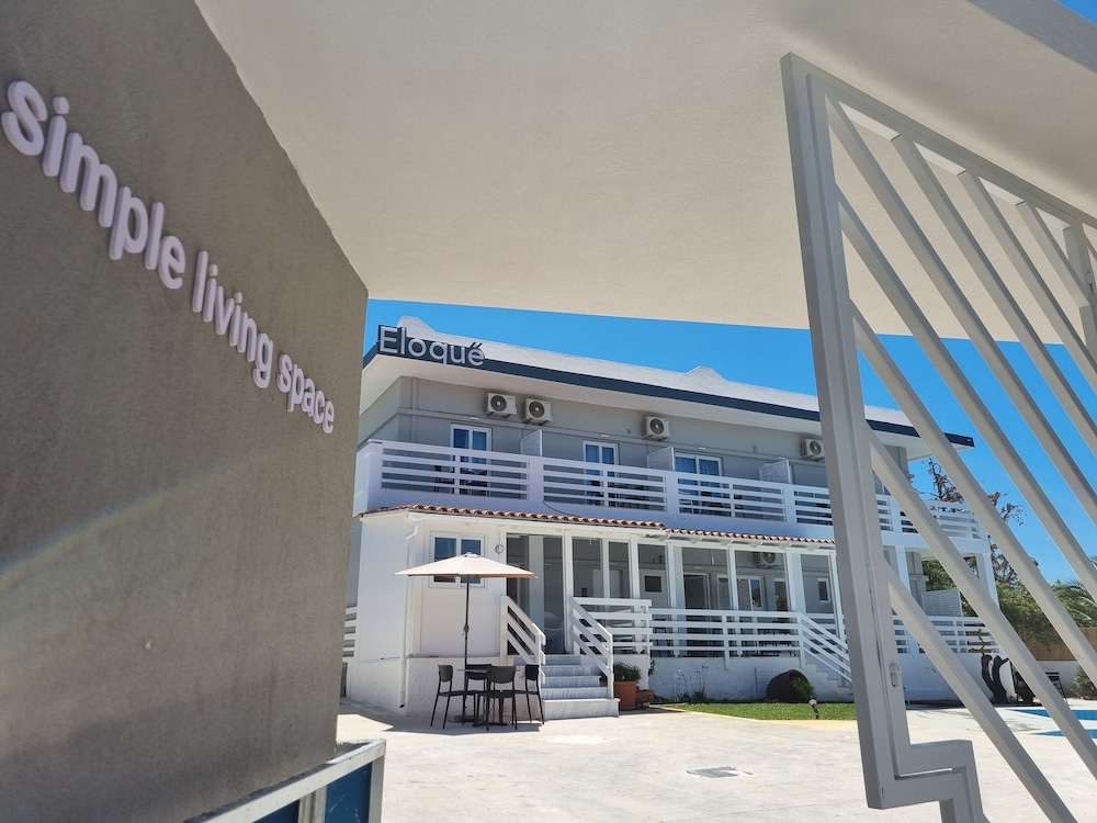 Eloque Simple living space — Hotel building in Chania