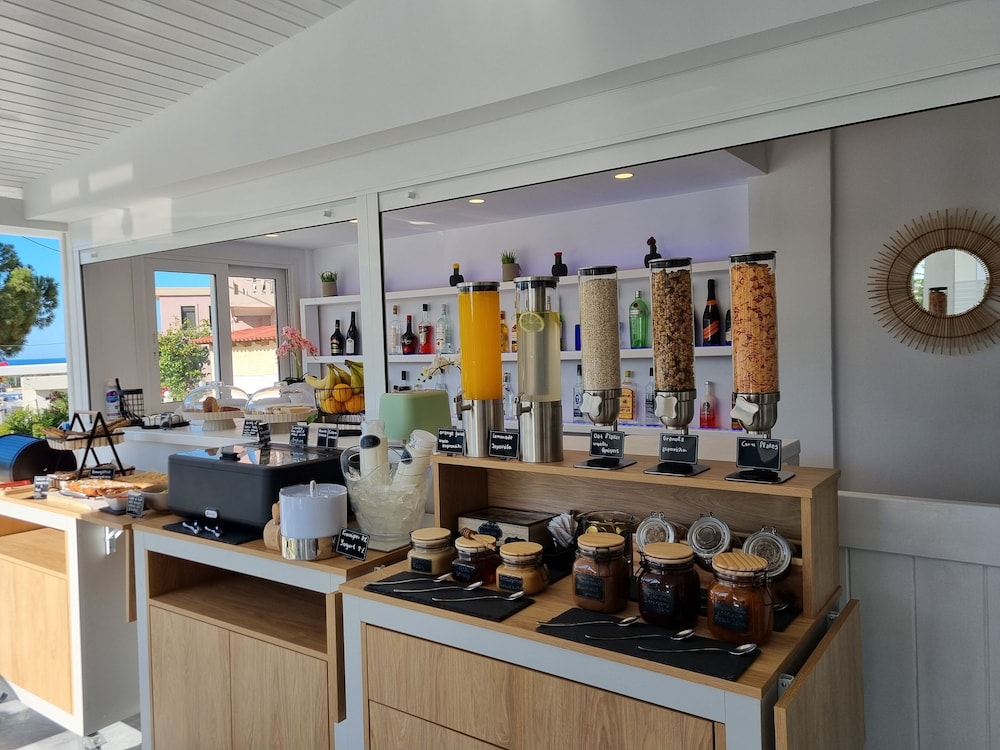 Eloque Simple living space — Restaurant & bars in Chania